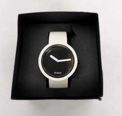 ​​O clock tone on tone black white