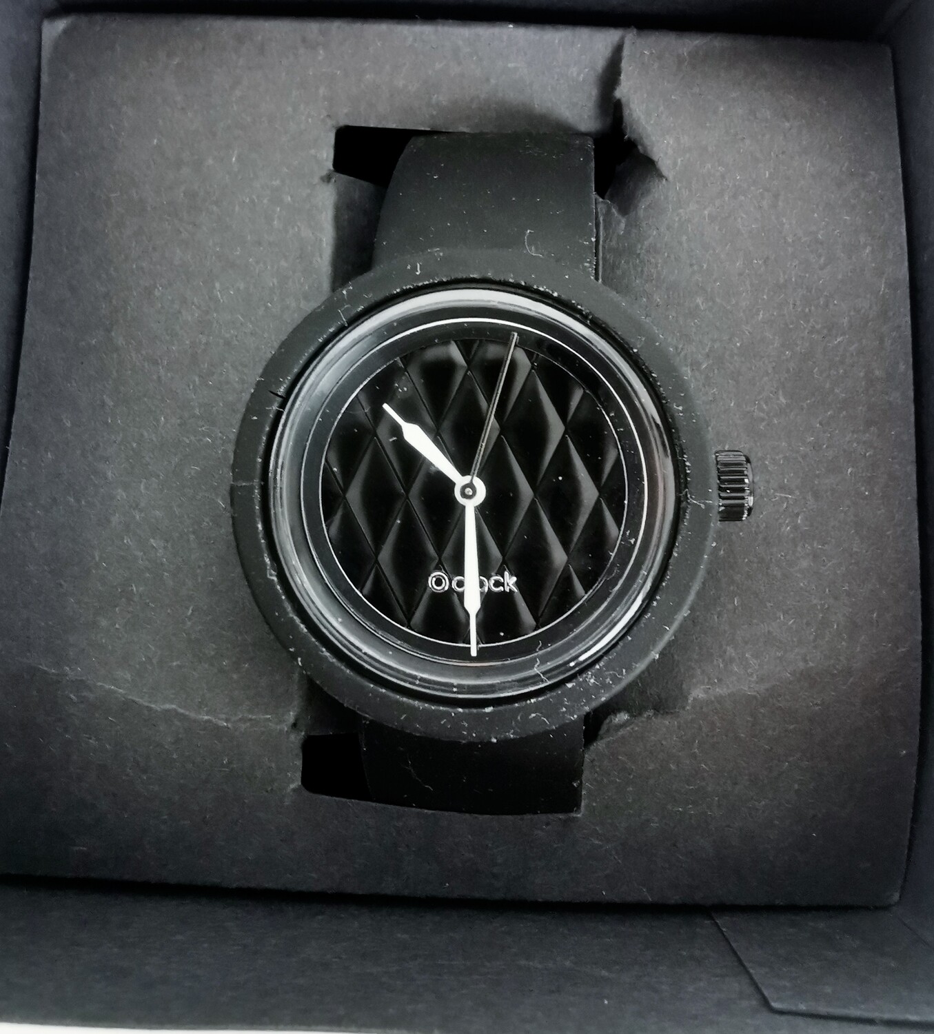 ​O clock black texture matelassè