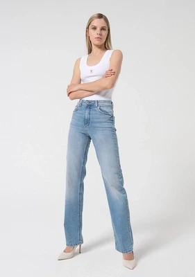​​Regular jeans with light wash