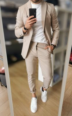 ​Slim suit in technical fabric