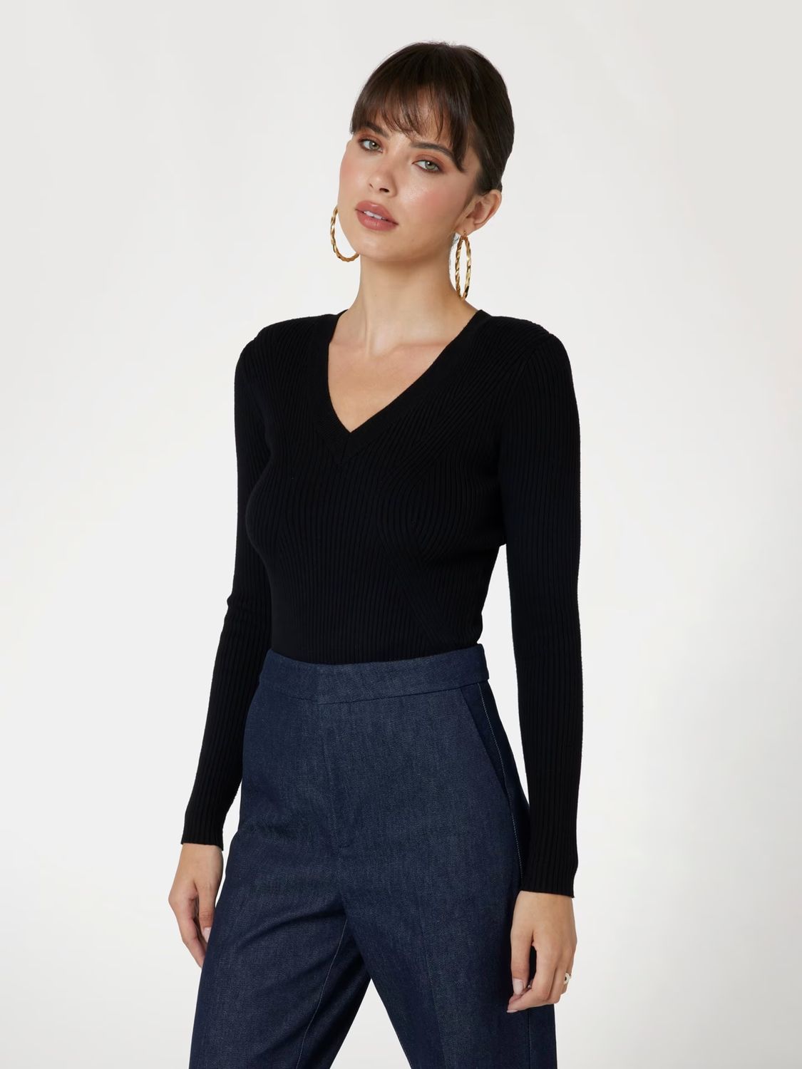​Slim ribbed sweater with v-neck