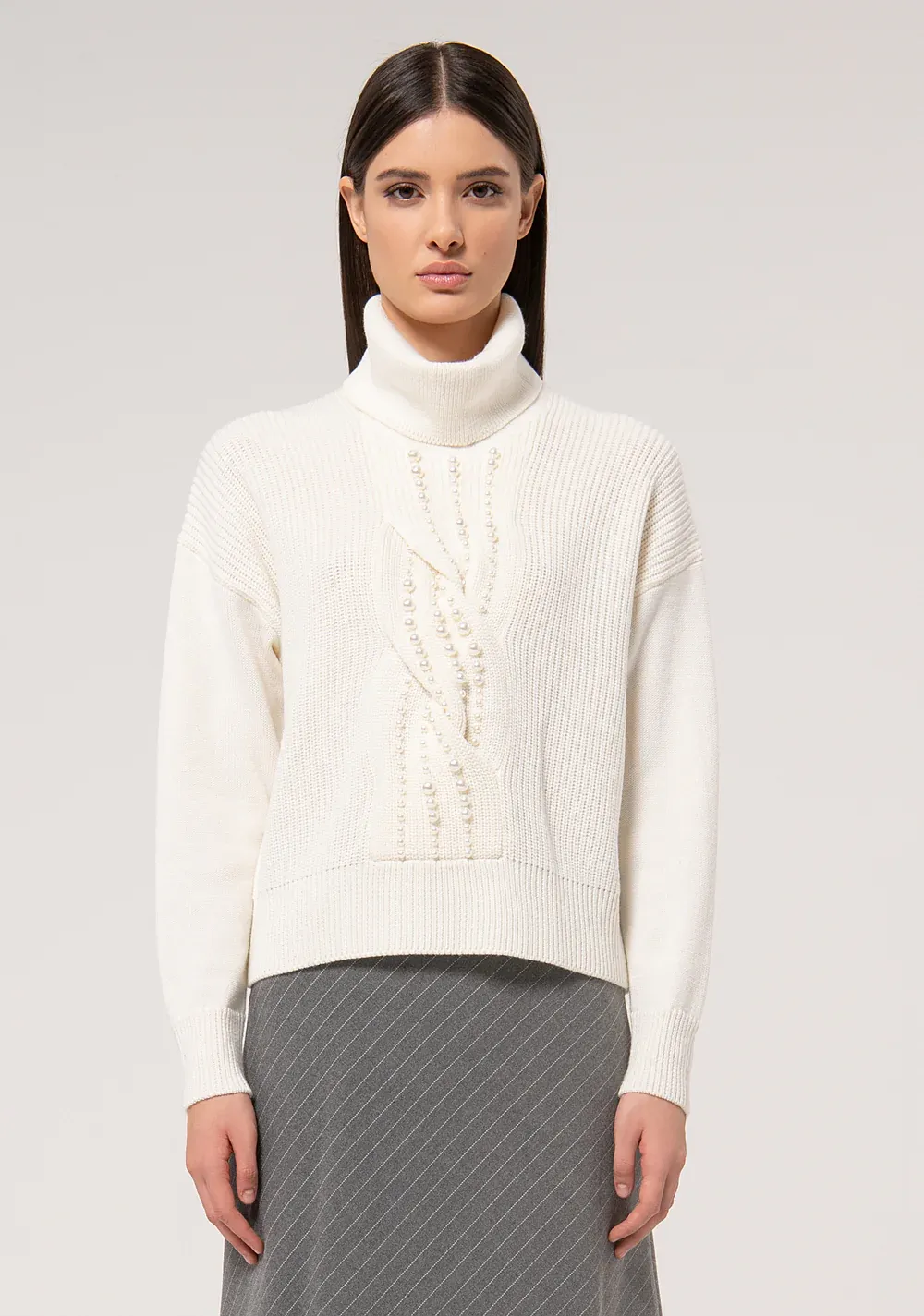​​Regular sweater with pearls