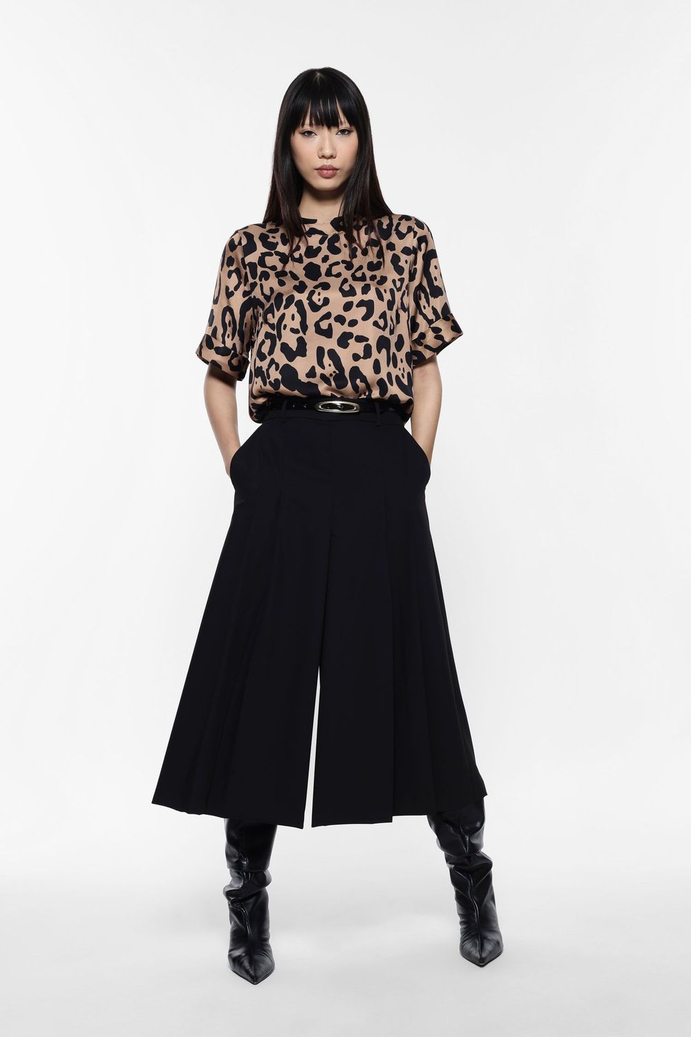 ​Cropped pants with pleats