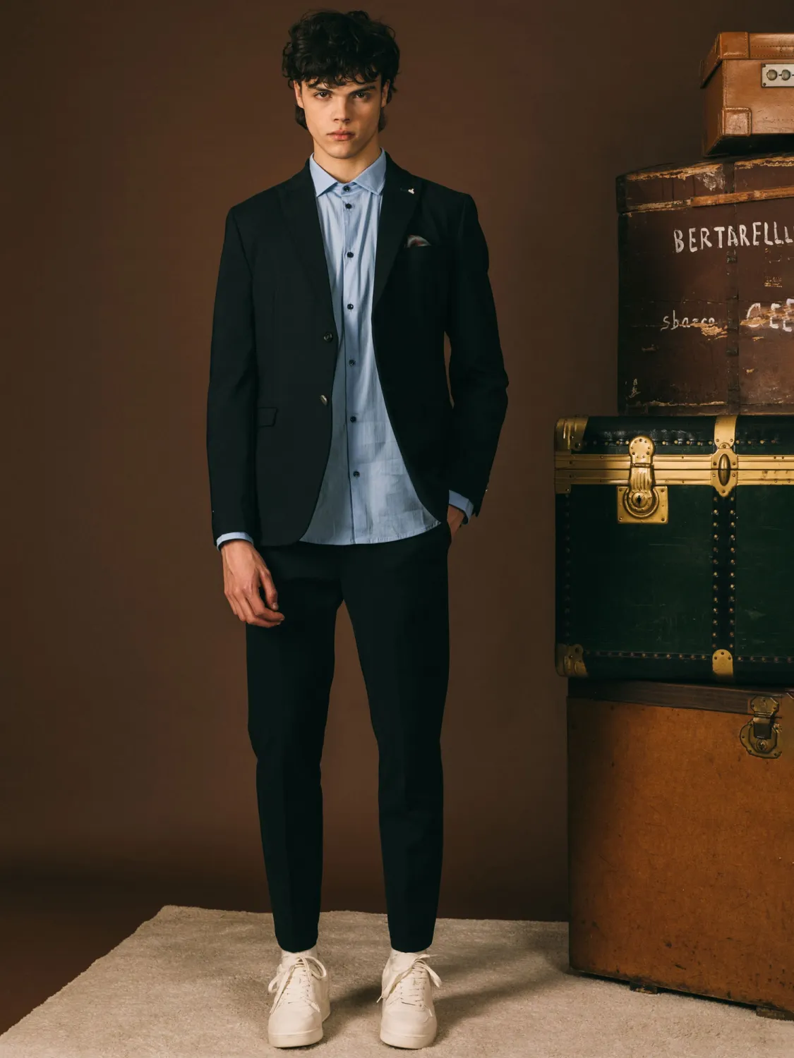 Slim suit in technical fabric