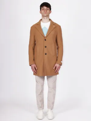 Single-breasted coat with three-button closure