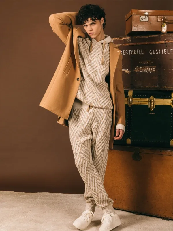 Single-breasted coat with  three-button closure