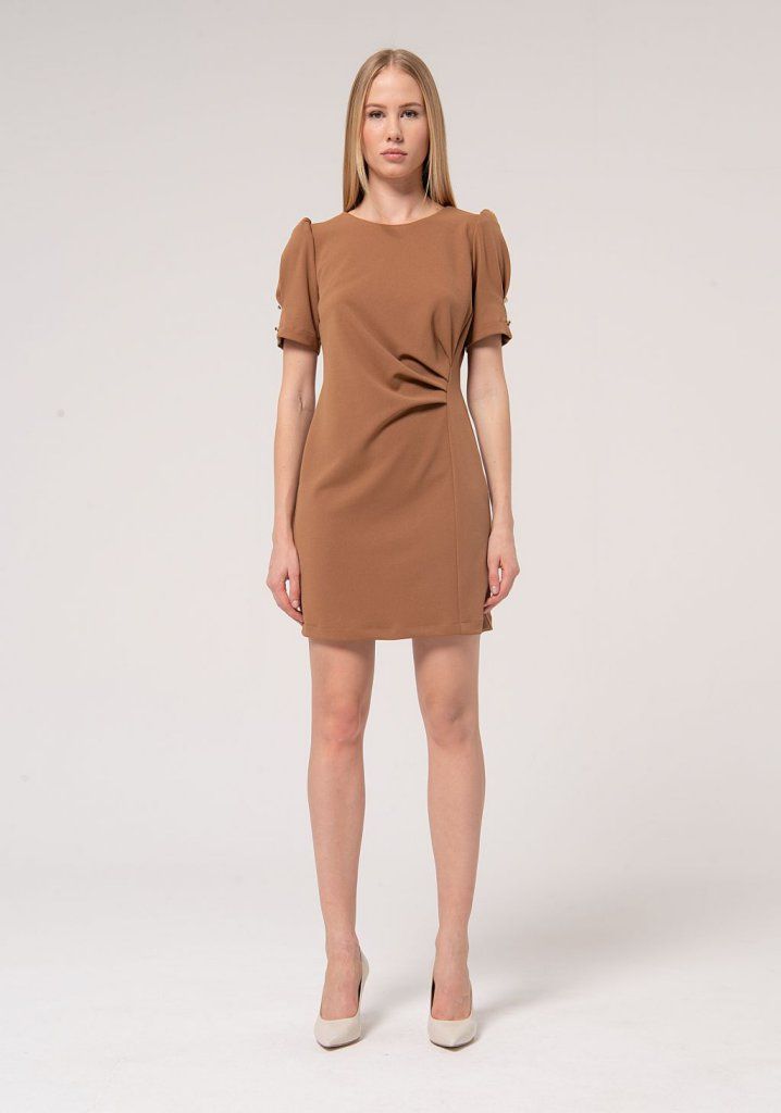 ​​Slim dress with short sleeves