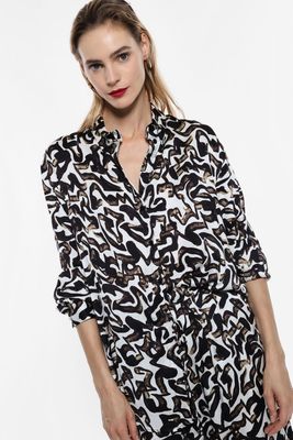 ​Regular shirt with abstract pattern