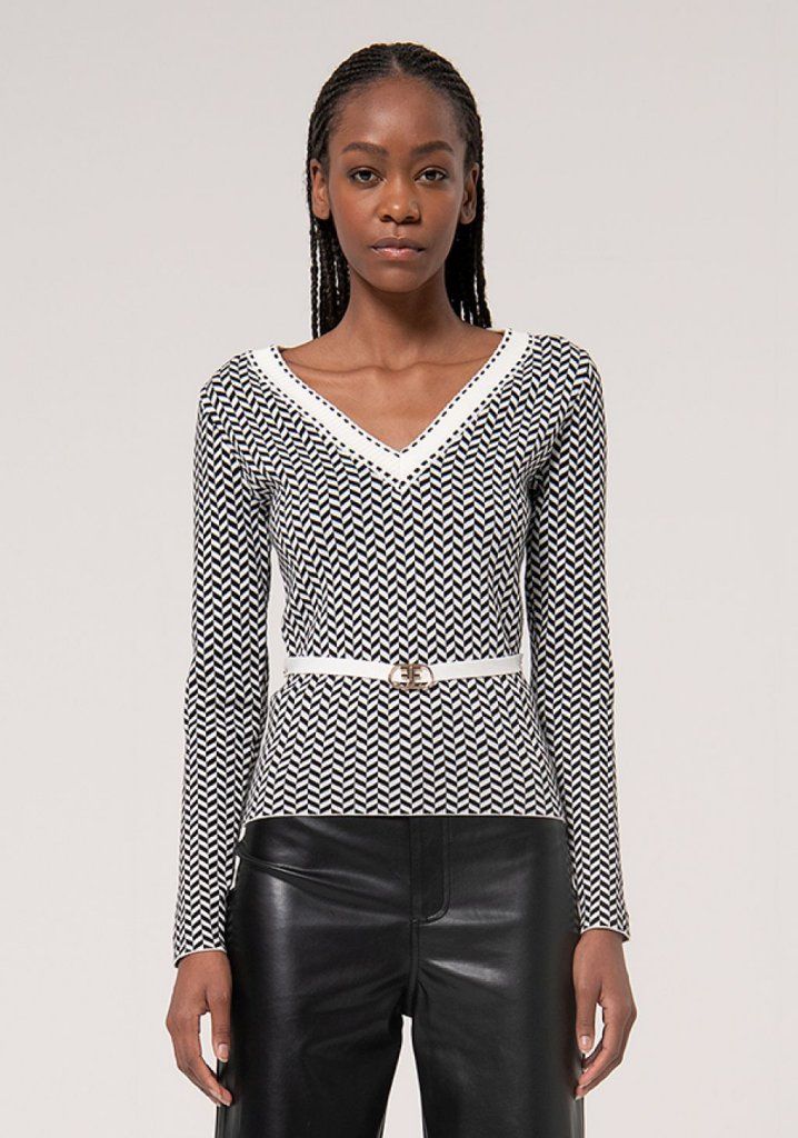 V neck slim sweater