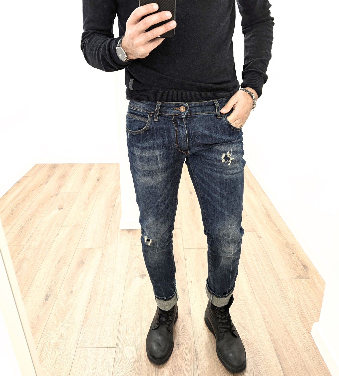 Slim jeans with rips