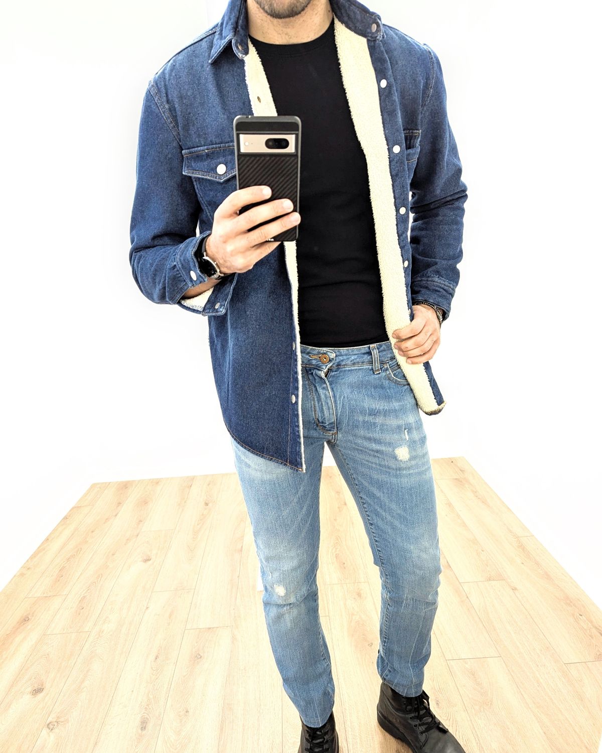 Slim fit jeans with light wash