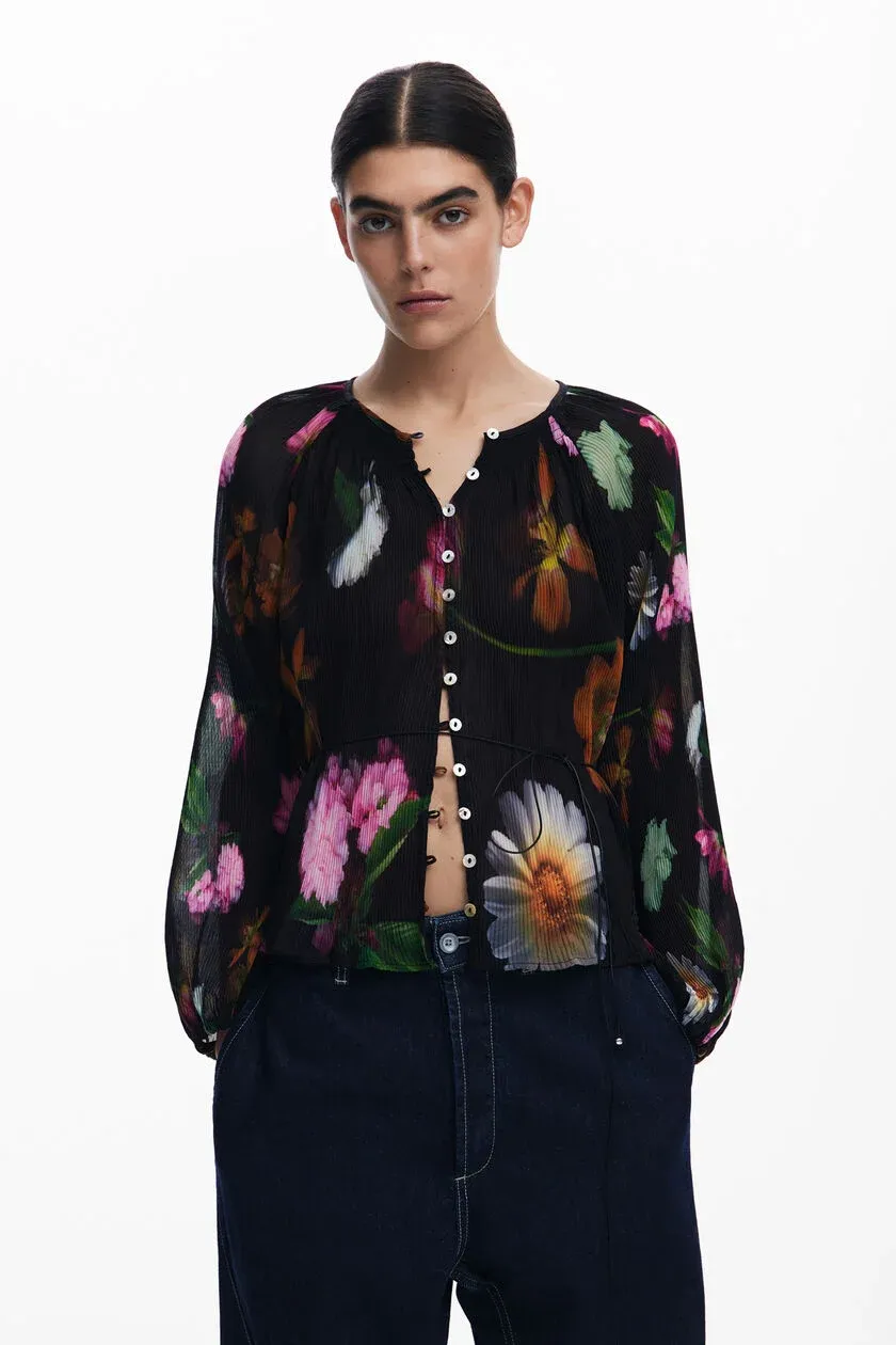 Regular blouse with flowers