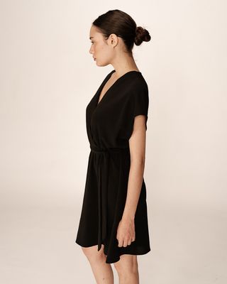 Short dress with crossed V-neck