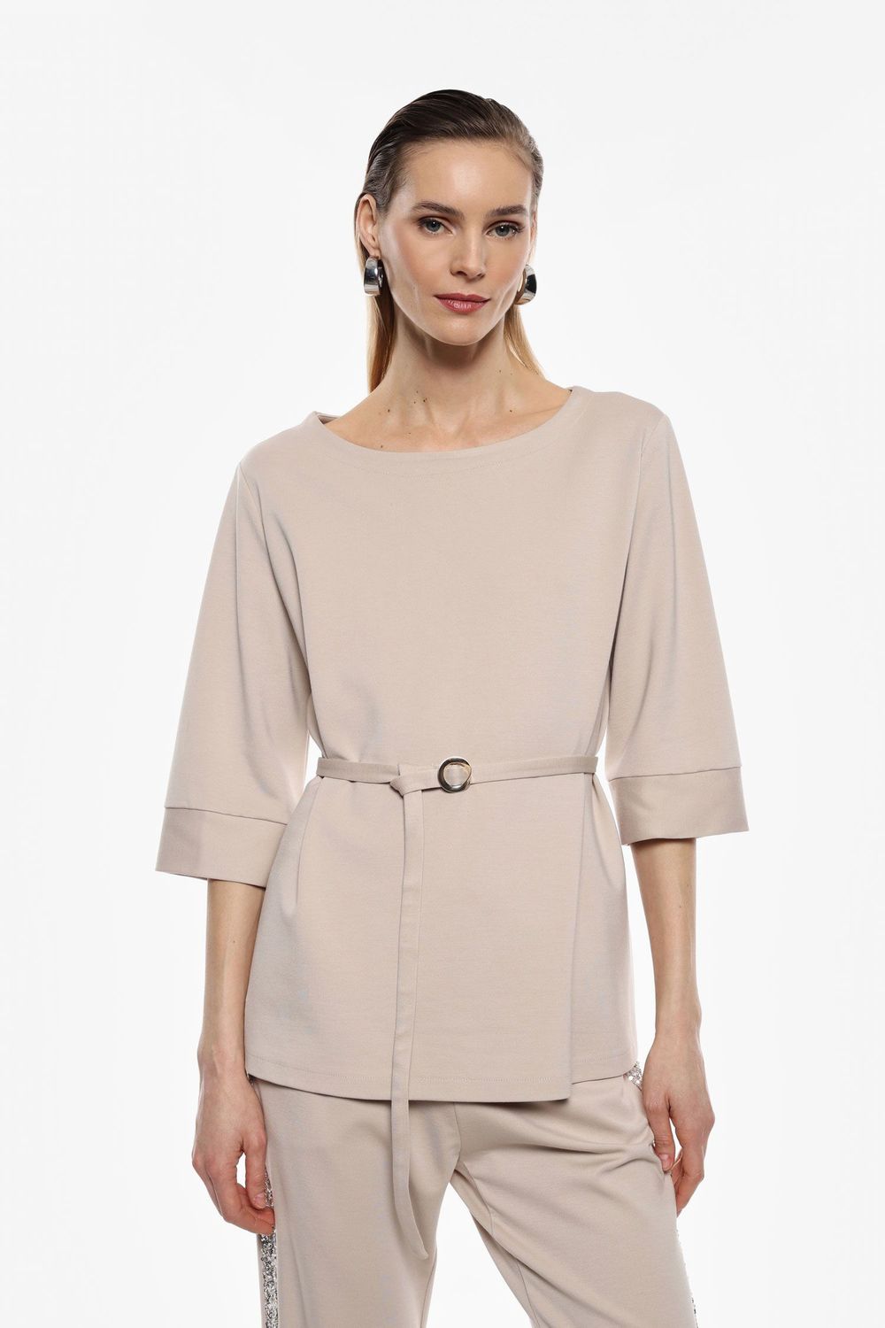 ​​Crew-neck sweater with belt