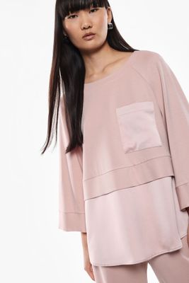 ​​Lightweight sweatshirt with pocket and  3/4 sleeves