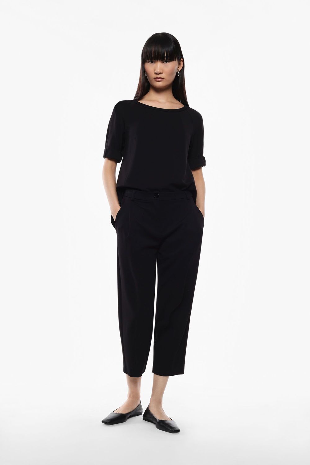 ​​Cropped pants with pleats