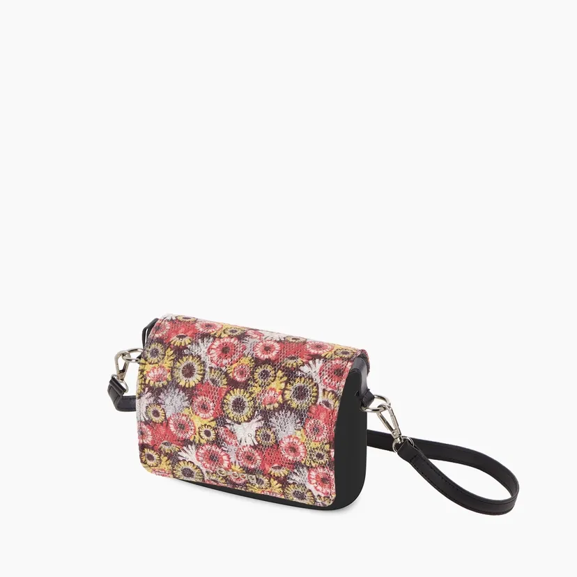 O pocket black and lace bloom