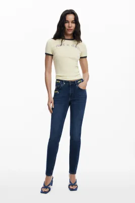 Skinny jeans with floral embroidery