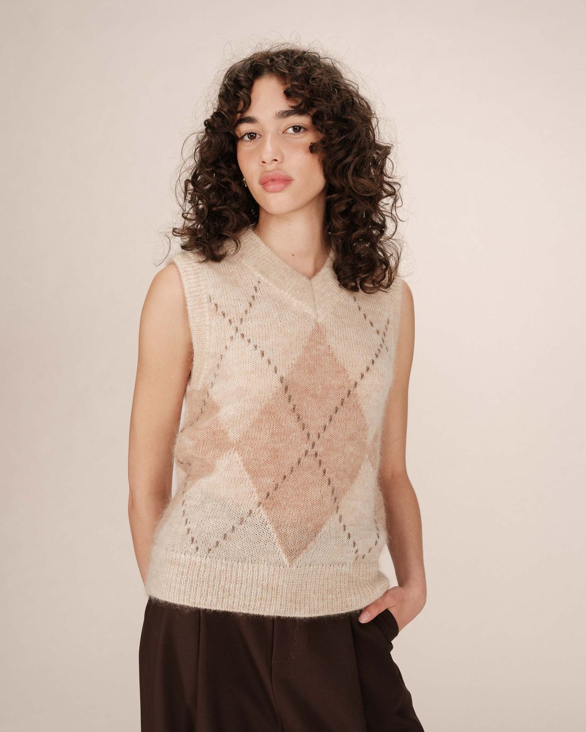 ​Sleeveless V-neck sweater