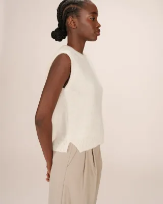 Crewneck sleeveless sweater