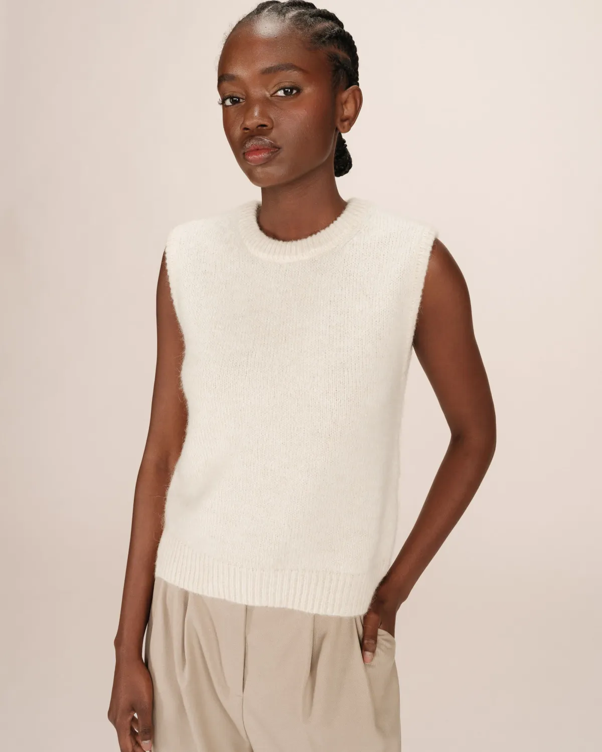 Crewneck sleeveless sweater