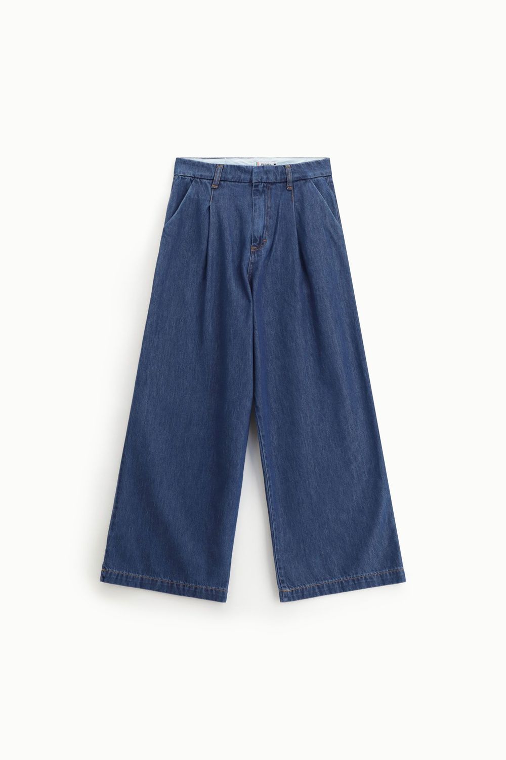 ​High-waisted flared jeans