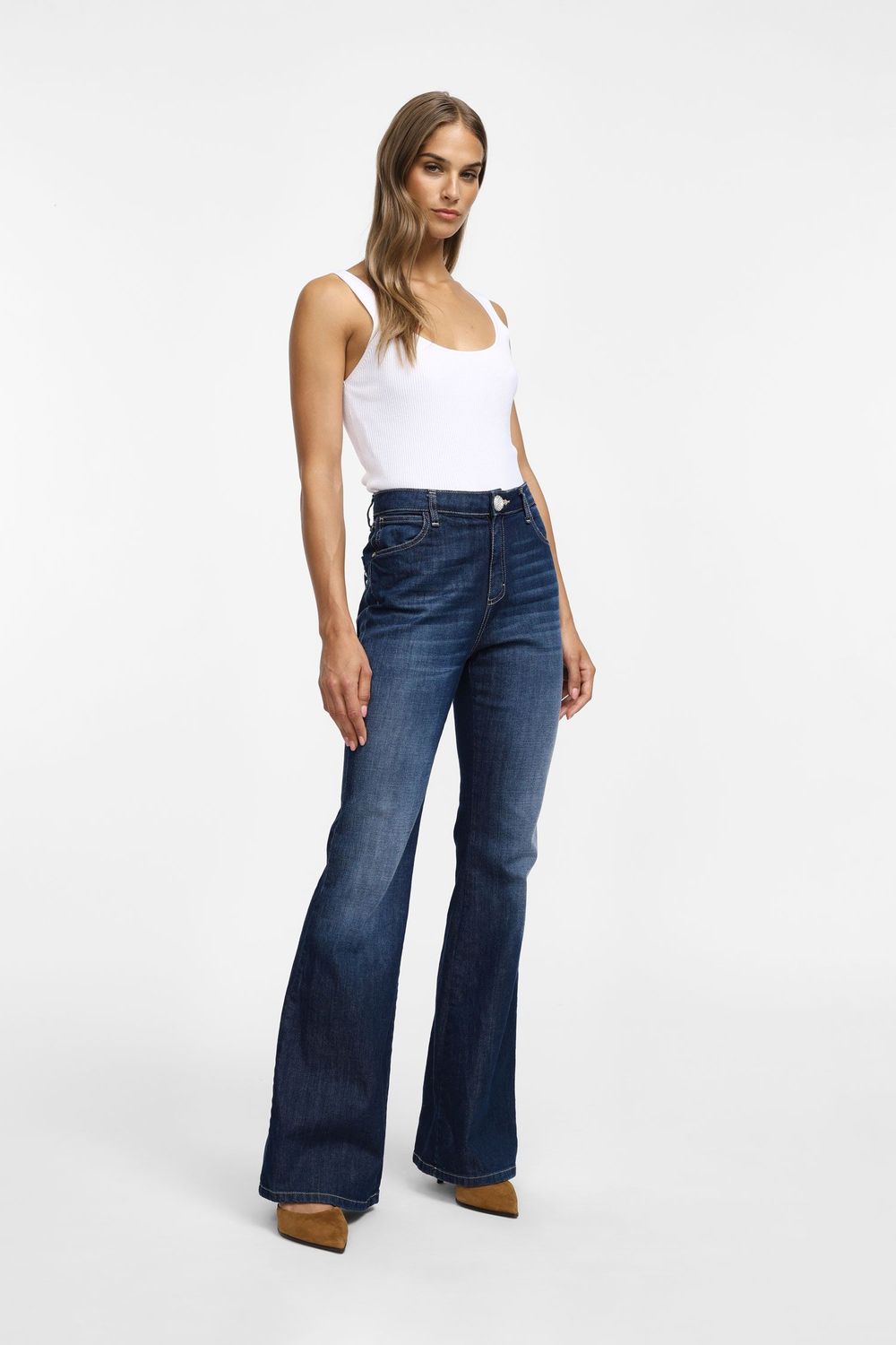 ​High-waisted flared jeans