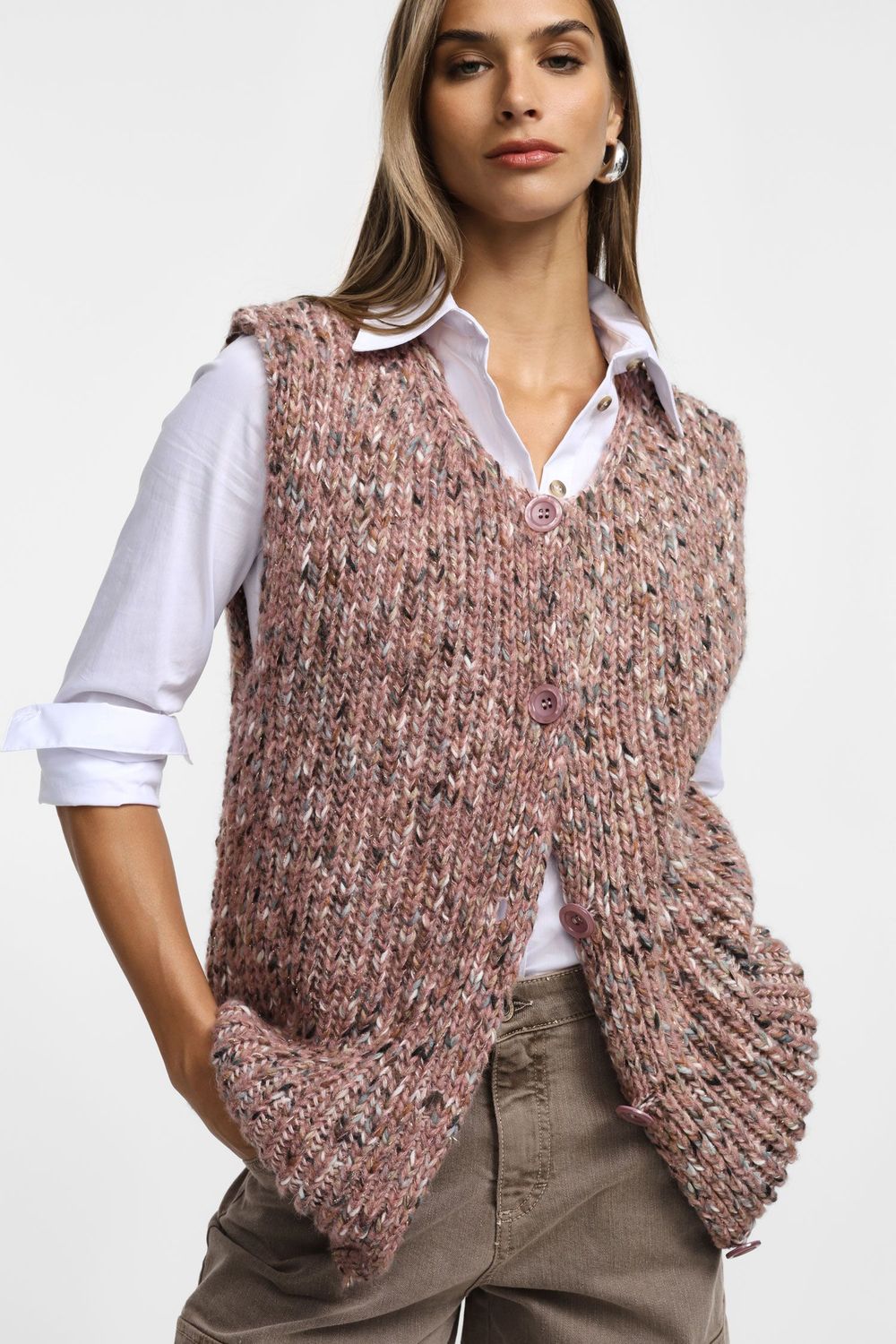 Knitted vest  with buttons