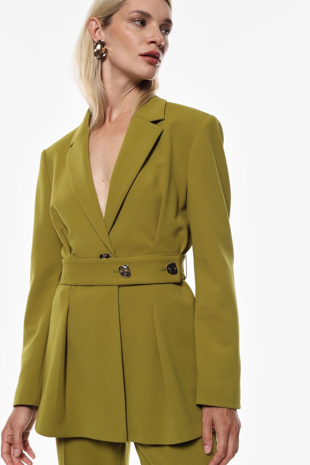 Single-breasted jacket with pleats