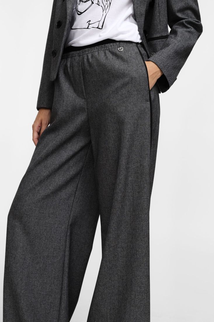 ​Mid-rise flared pants