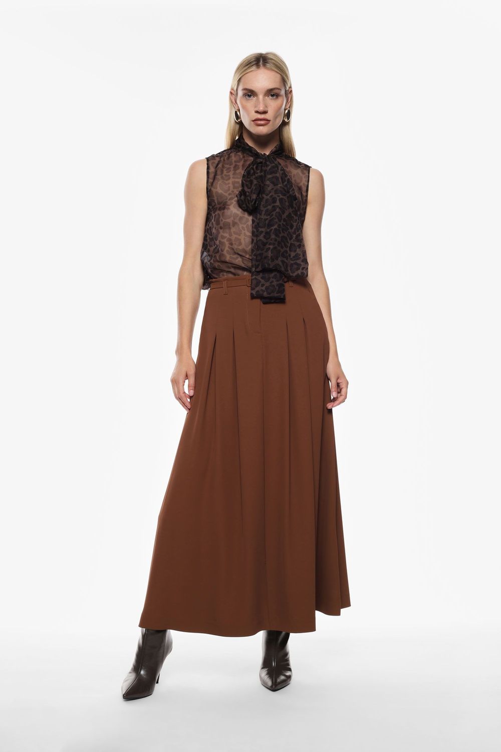 ​Long skirt with pleats