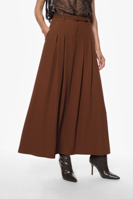 ​Long skirt with pleats
