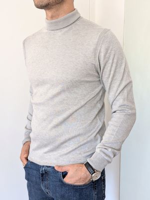 ​Basic viscose turtleneck