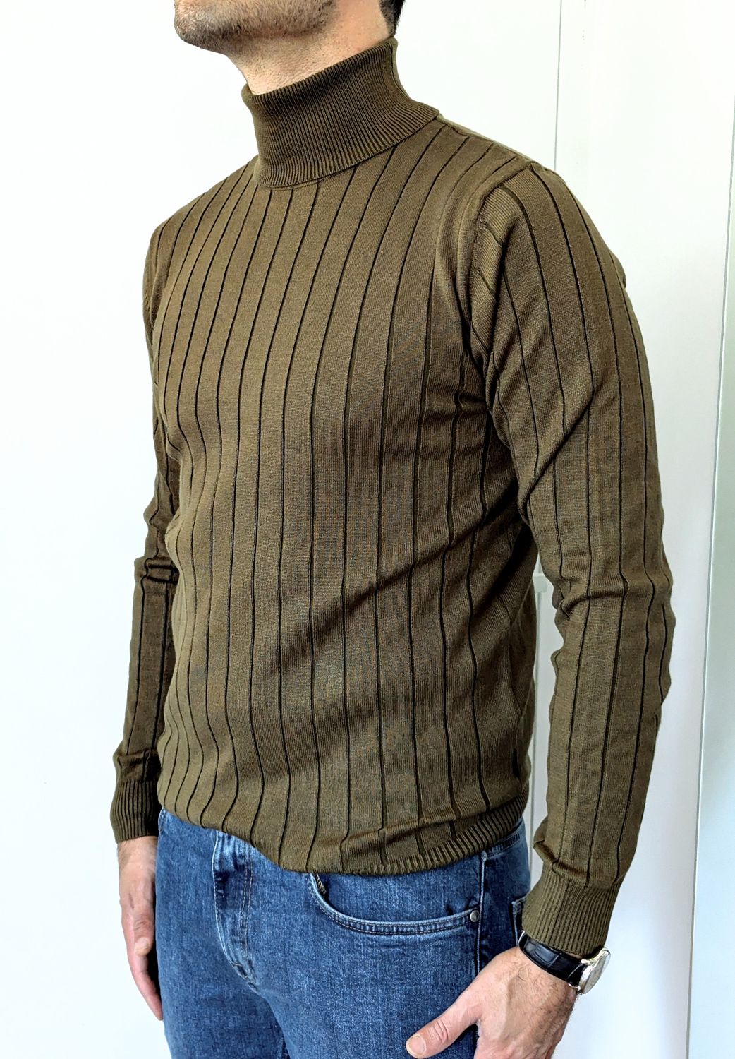 Slim-fit turtleneck with inlays