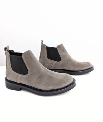 Leather ankle boot  with stitched sole