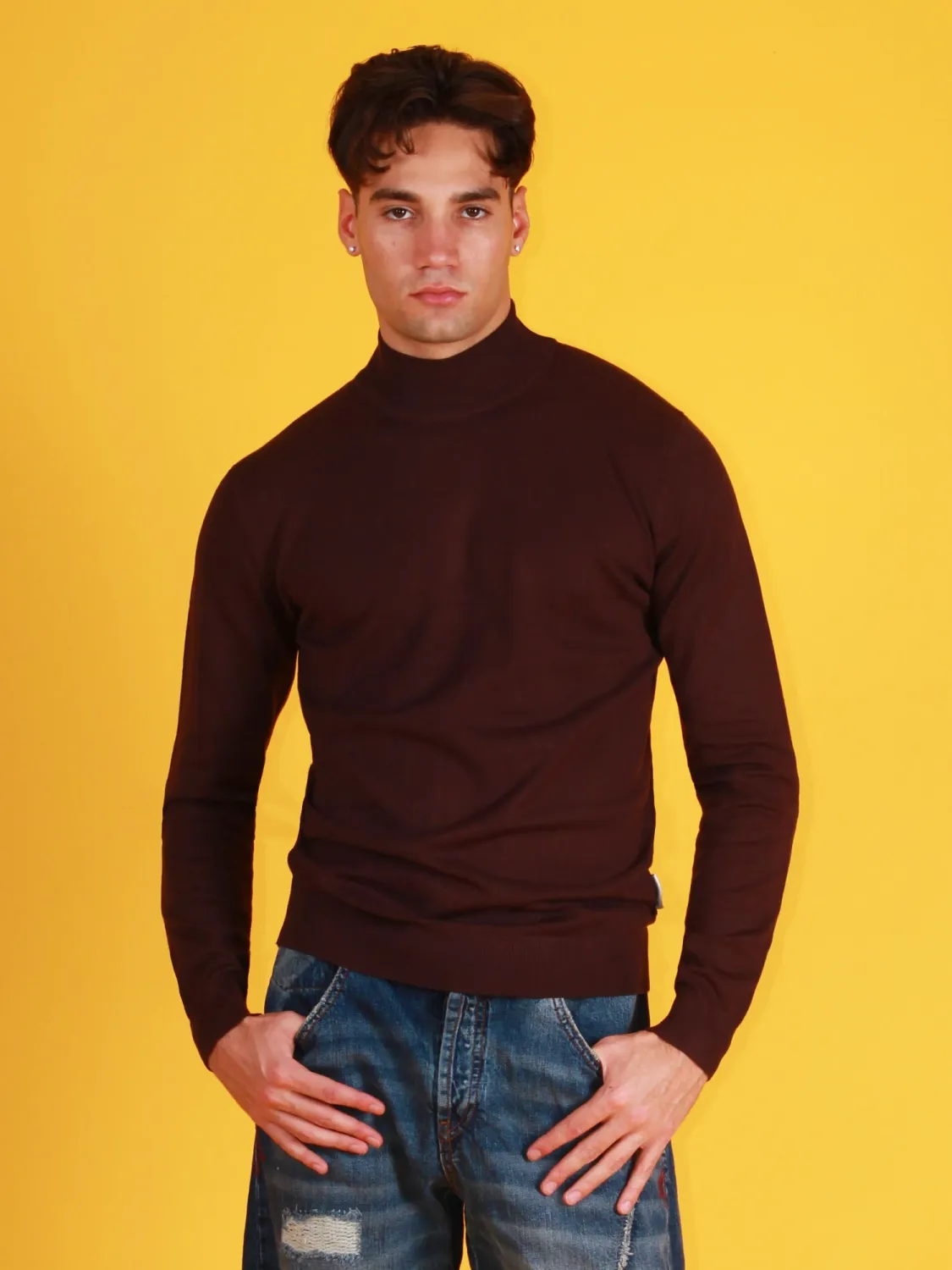 ​Slim-fit viscose turtleneck