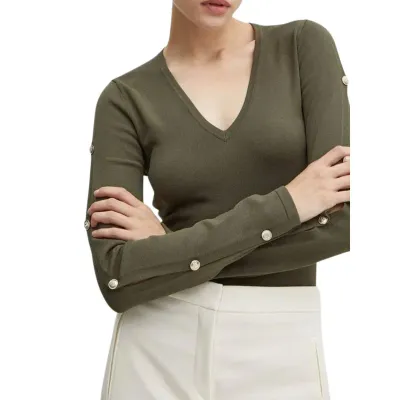 ​​V-shaped sweater with buttons