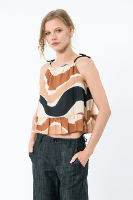 Top with rope shoulder straps Top with rope shoulder straps