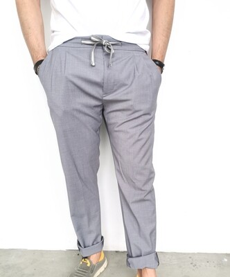 Pants in fresh wool with pleats