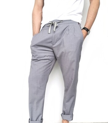 Pants in fresh wool with pleats Pants in fresh wool with pleats