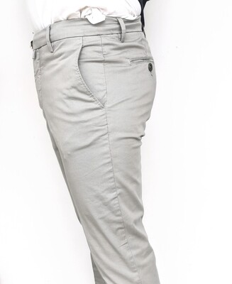 Slim chino pants in micro-pattern