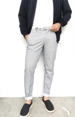 Slim chino pantss in textured fabric