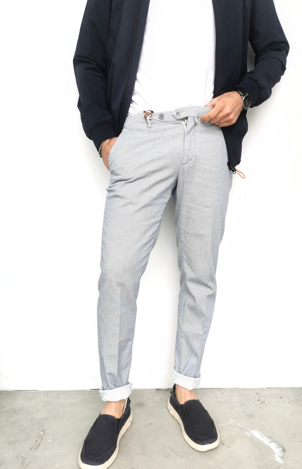 Slim chino pantss in textured fabric