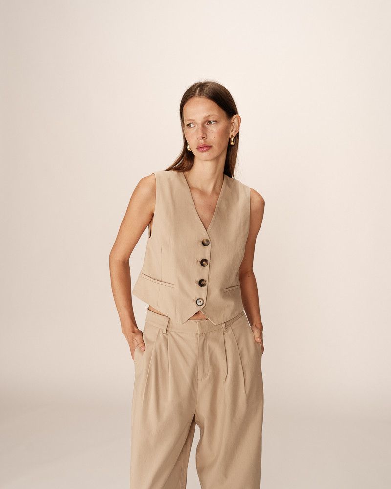 Cropped slim gilet