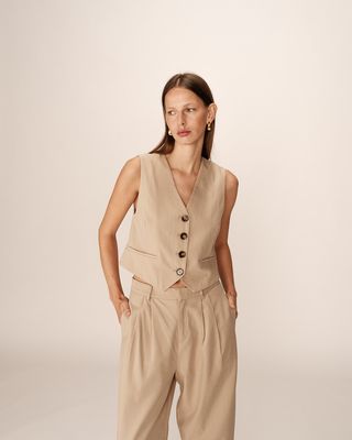 Cropped slim gilet