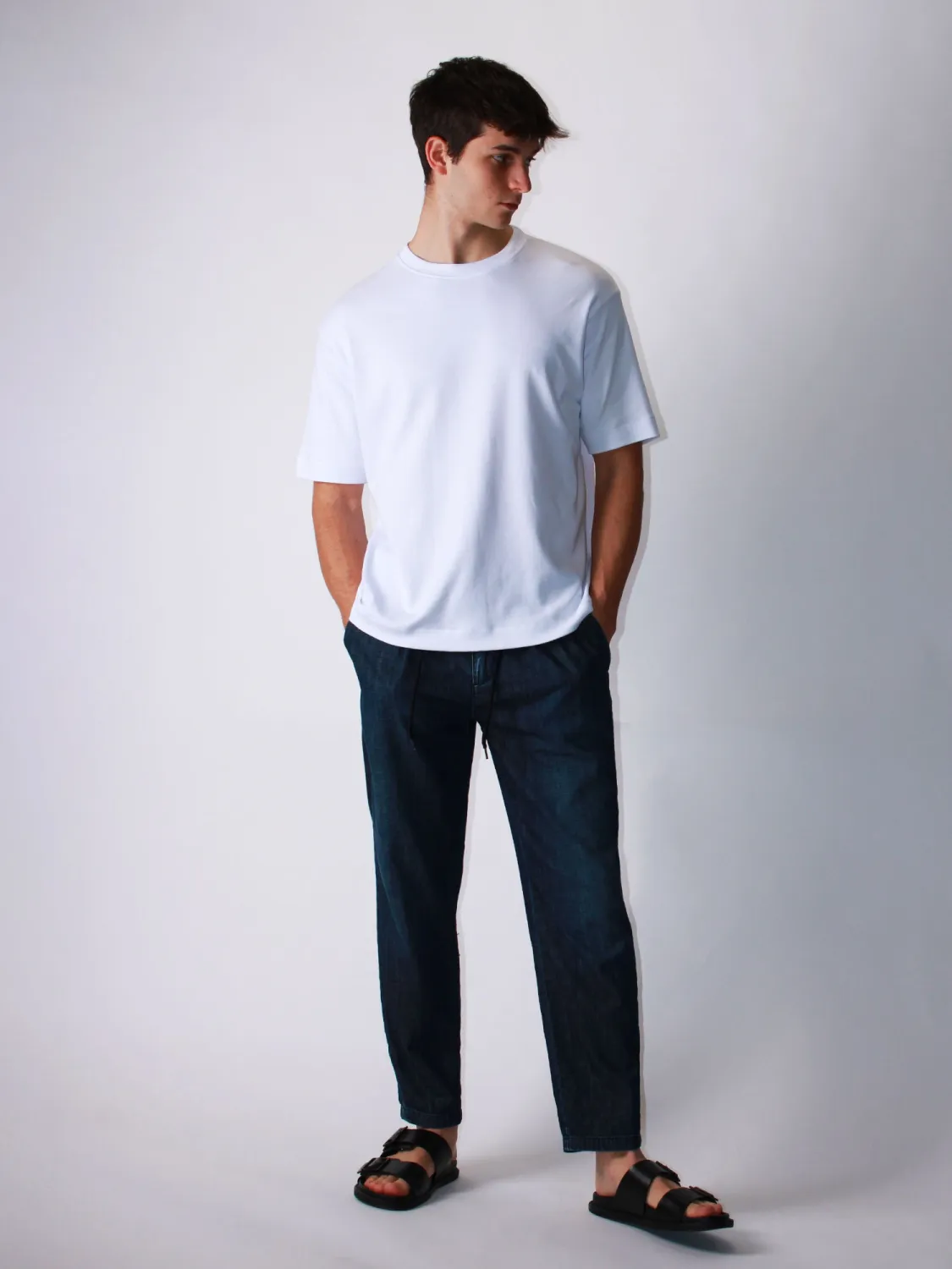 Cropped denim trousers