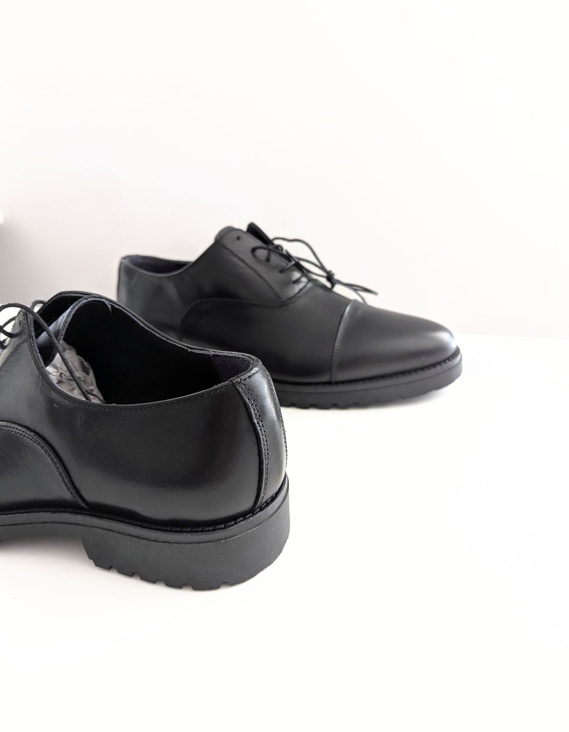 Leather lace-up shoes