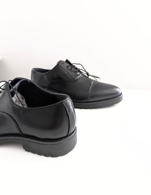 Leather lace-up shoes