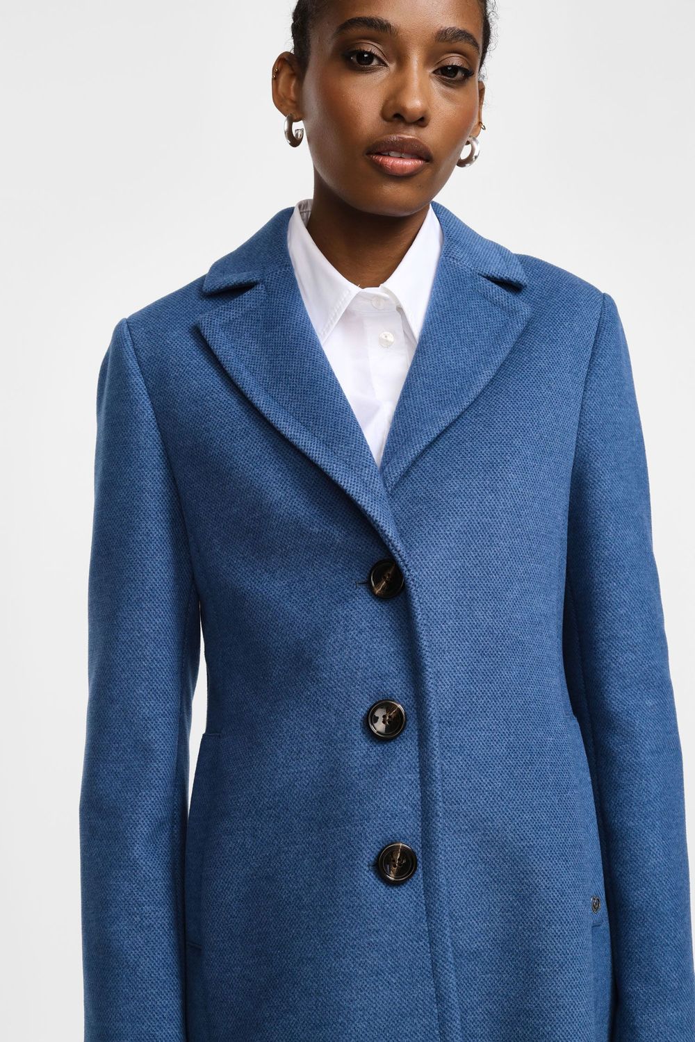 Classic single-breasted coat