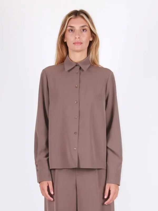 ​Classic shirt in flowing fabric